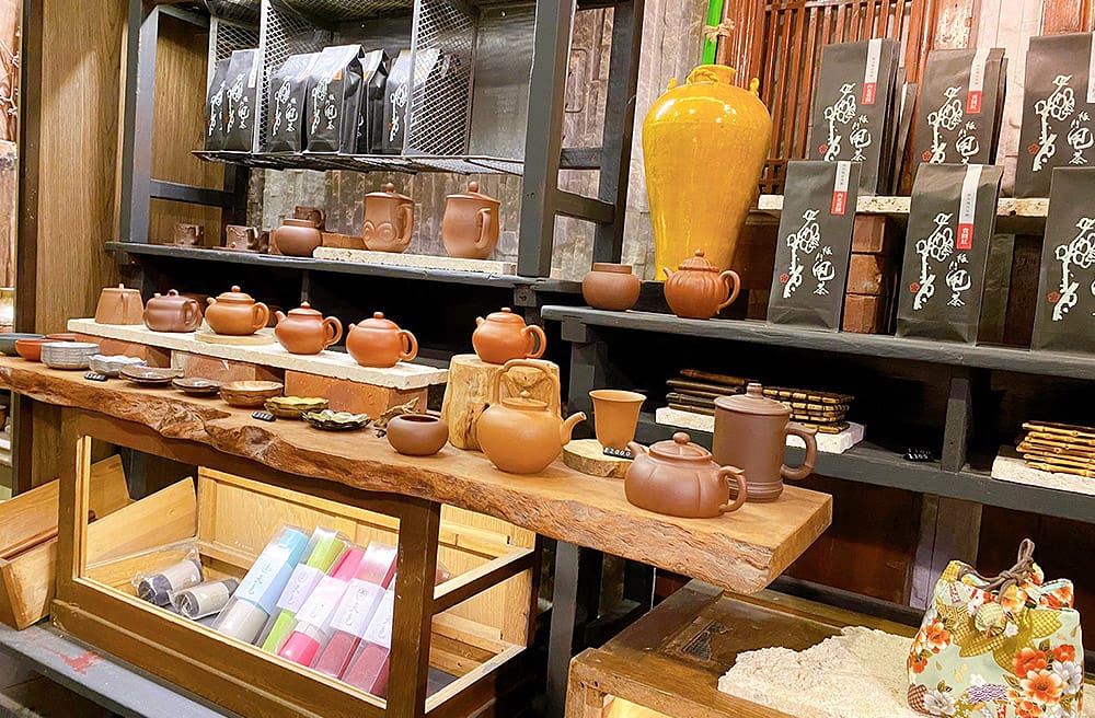 [台北] 素食深夜食堂 – 梅門防空洞｜名副其實的防空洞！古文物 藝術表演