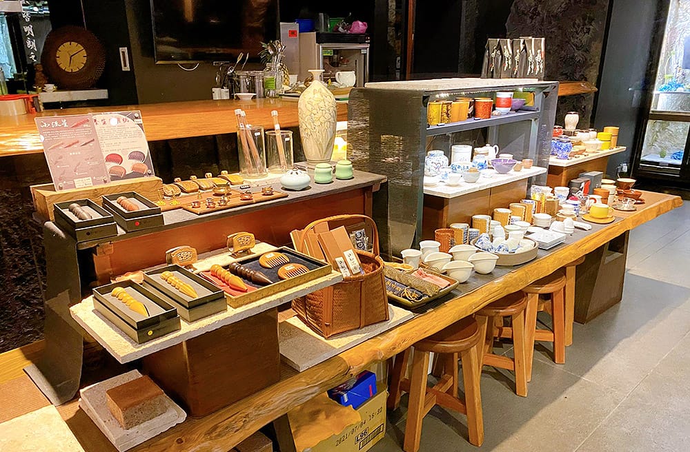 [台北] 素食深夜食堂 – 梅門防空洞｜名副其實的防空洞！古文物 藝術表演