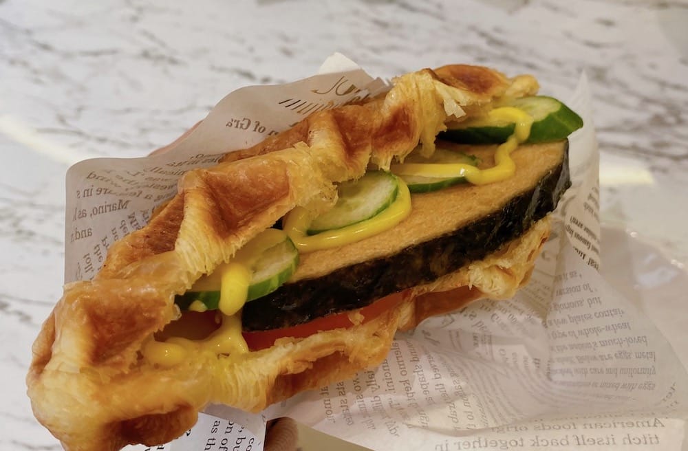[新北] 悠樂間 Shalom Cafe｜風靡韓國的Croffle，蔬食咖啡店的味蕾之旅 (已歇業