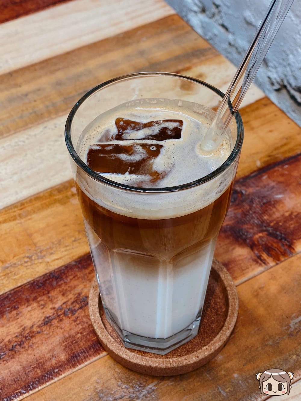 [台北] 藏身巷弄的文學綠洲「浮光書店」 咖啡香氣與書香四溢｜赤峰街老宅咖啡