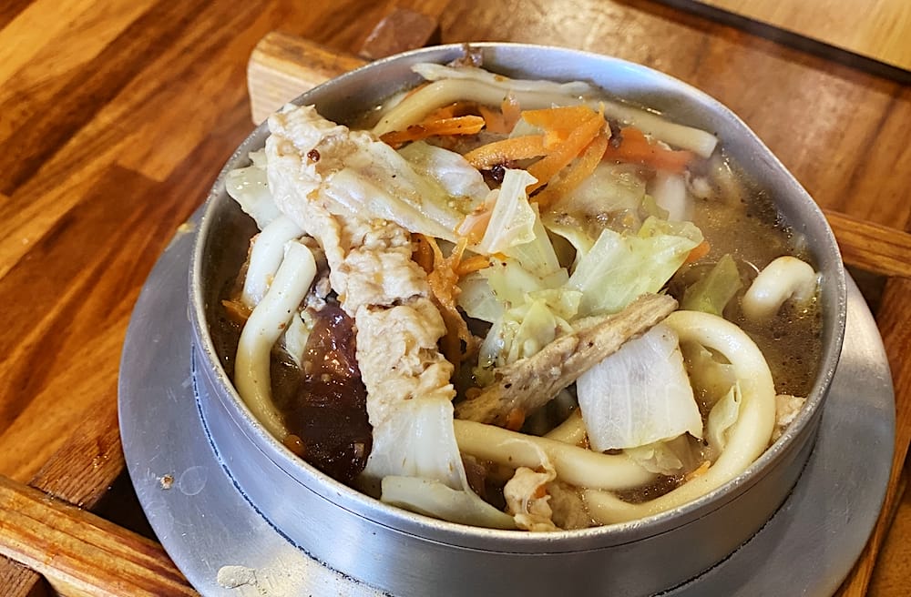 [新北] 滋味多素食｜素食漢堡、披薩、鍋燒麵一次滿足