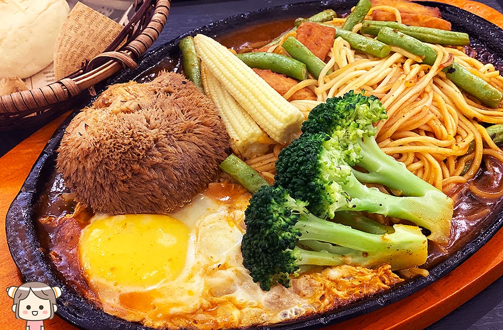 [新北] 藏身2樓的「菱紋蔬香咖啡館」素食生意這麼好？蛋包飯真的美味！