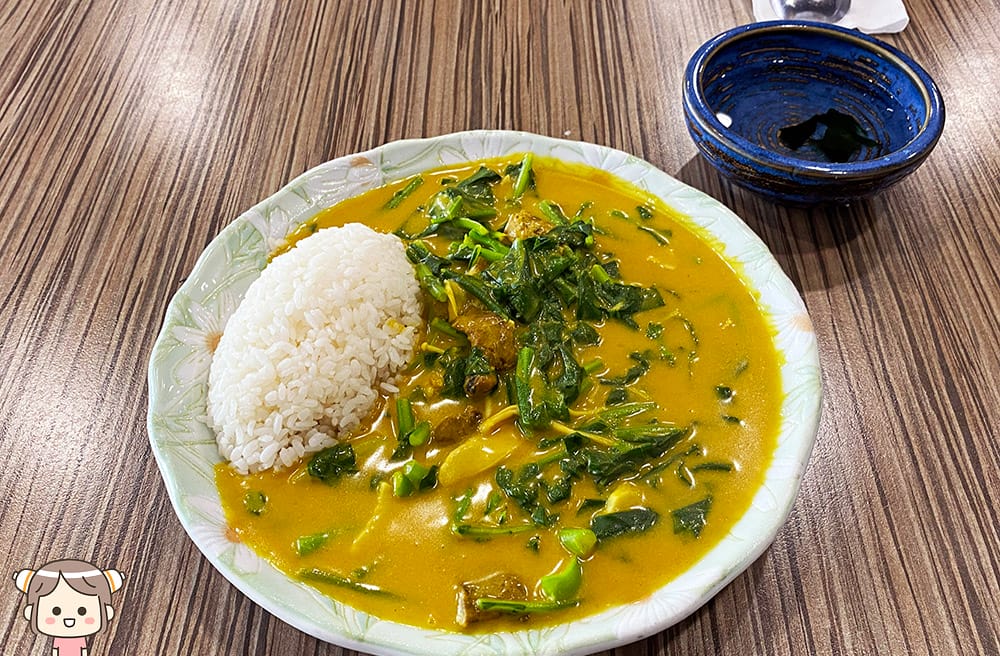 [台南] 台南蔬食「素心齋健康素食館」，香濃麻油炒飯和風味咖哩｜華平店