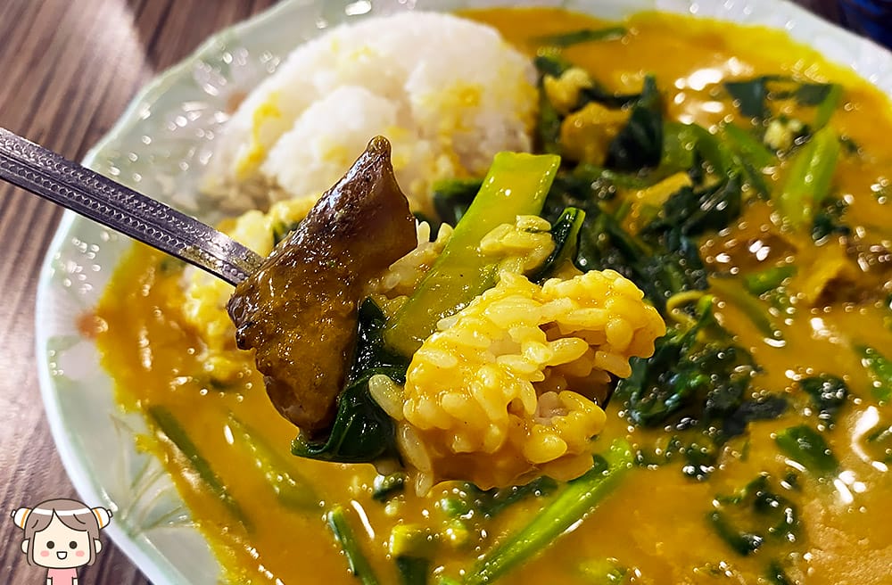 [台南] 台南蔬食「素心齋健康素食館」，香濃麻油炒飯和風味咖哩｜華平店