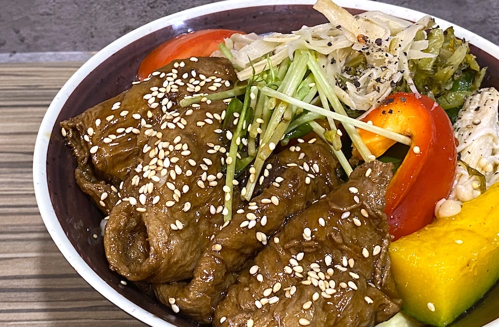 [新北] 楊家蔬食-麻辣蔬愿｜手工香G排外酥內嫩、還有獨家臭豆腐G排，好吃！