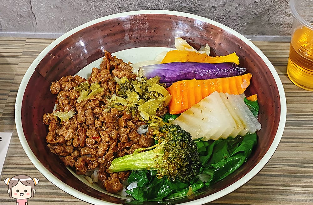 [新北] 楊家蔬食-麻辣蔬愿｜手工香G排外酥內嫩、還有獨家臭豆腐G排，好吃！