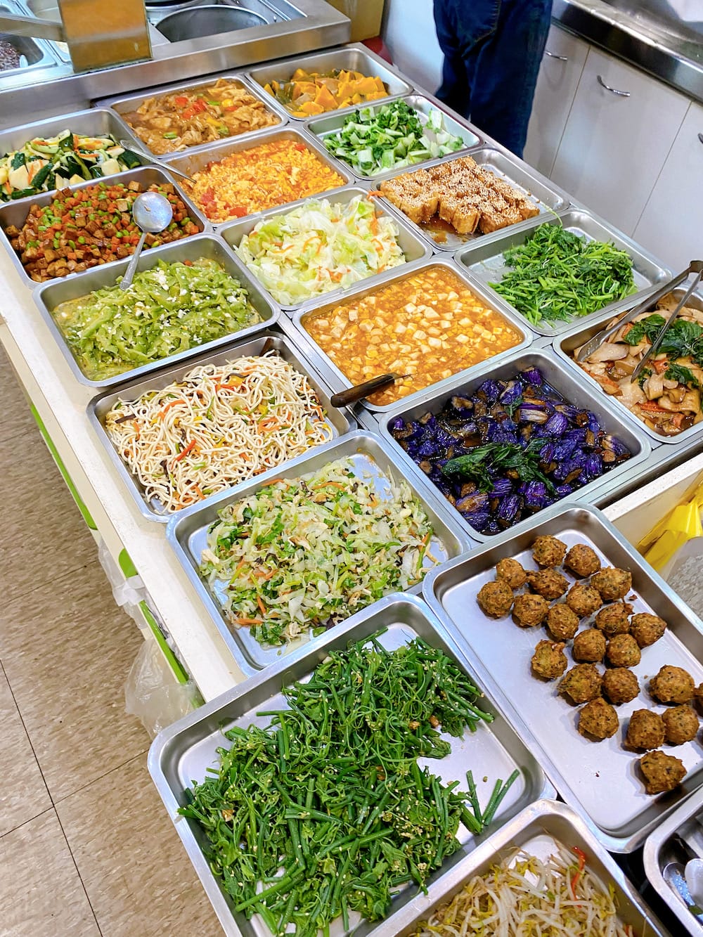 [台北] 金湯匙豆花坊｜從鐵板香酥排麵、到冰涼豆花甜品｜素食 簡餐便當