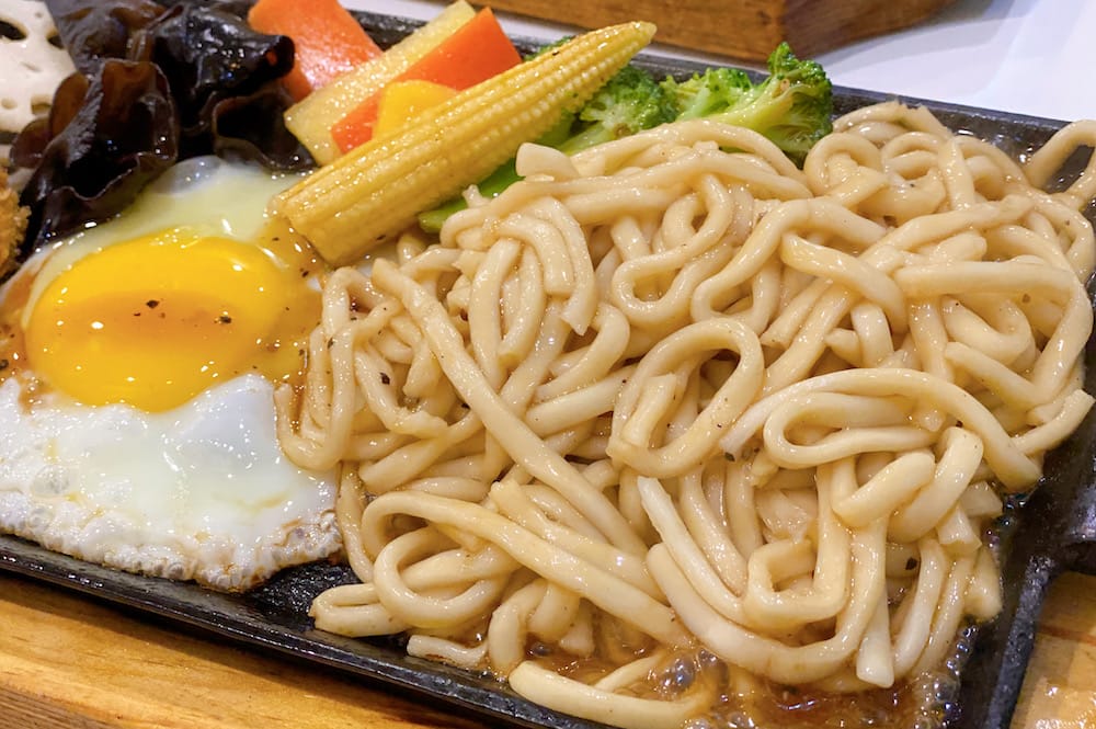 [台北] 金湯匙豆花坊｜從鐵板香酥排麵、到冰涼豆花甜品｜素食 簡餐便當