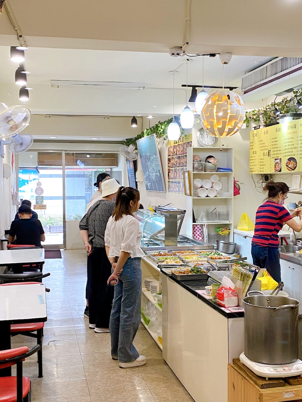 [台北] 金湯匙豆花坊｜從鐵板香酥排麵、到冰涼豆花甜品｜素食 簡餐便當
