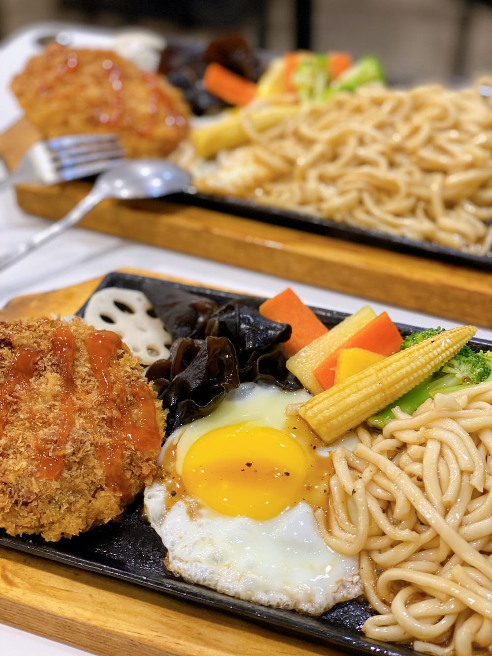 [台北] 金湯匙豆花坊｜從鐵板香酥排麵、到冰涼豆花甜品｜素食 簡餐便當