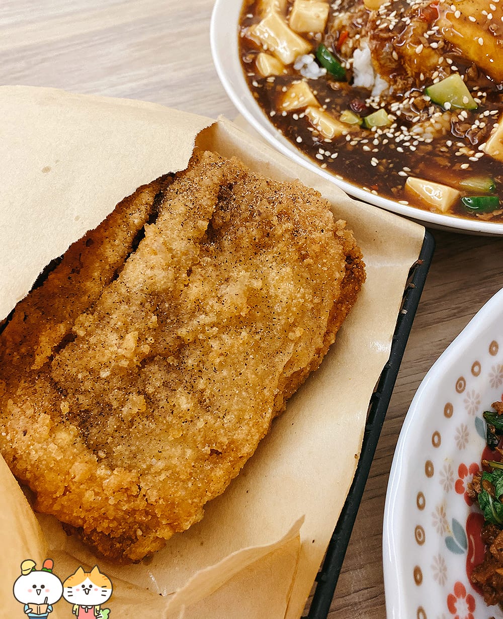 [新北] 宇宙蔬食｜讓你一口愛上泰式打拋飯！蔬食美味～麻婆豆腐飯｜蘆洲素食