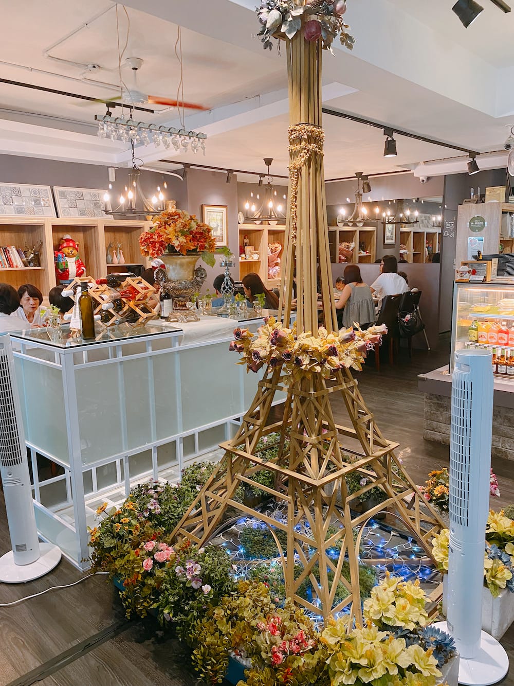 [台北] 蔬漫小姐回憶重現～未來肉漢堡與紅寶石果汁，美味依舊｜信義區蔬食