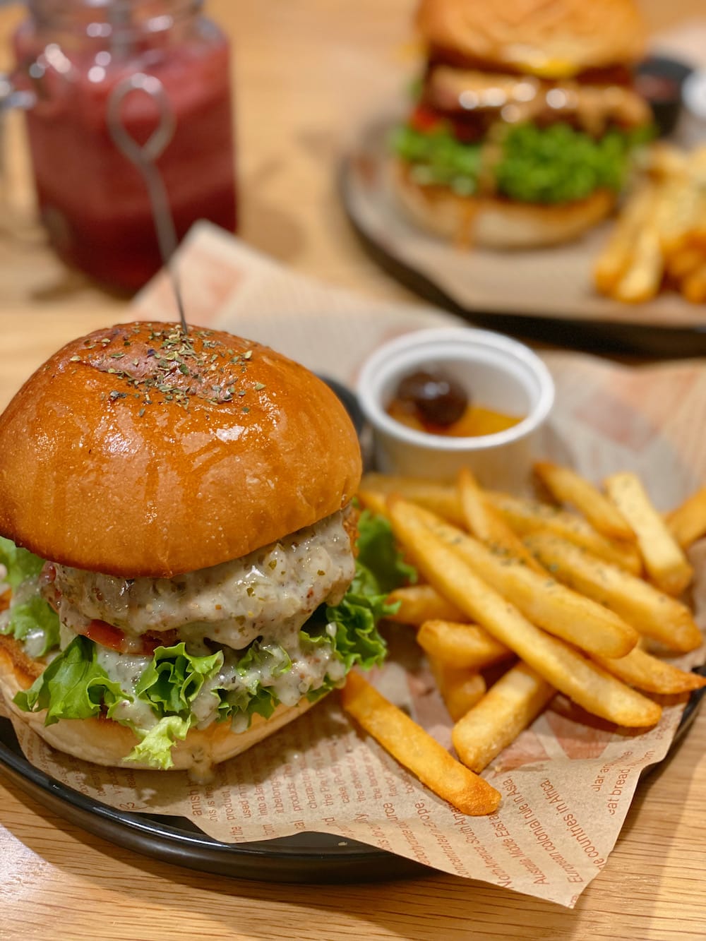 [台北] 蔬漫小姐回憶重現～未來肉漢堡與紅寶石果汁，美味依舊｜信義區蔬食