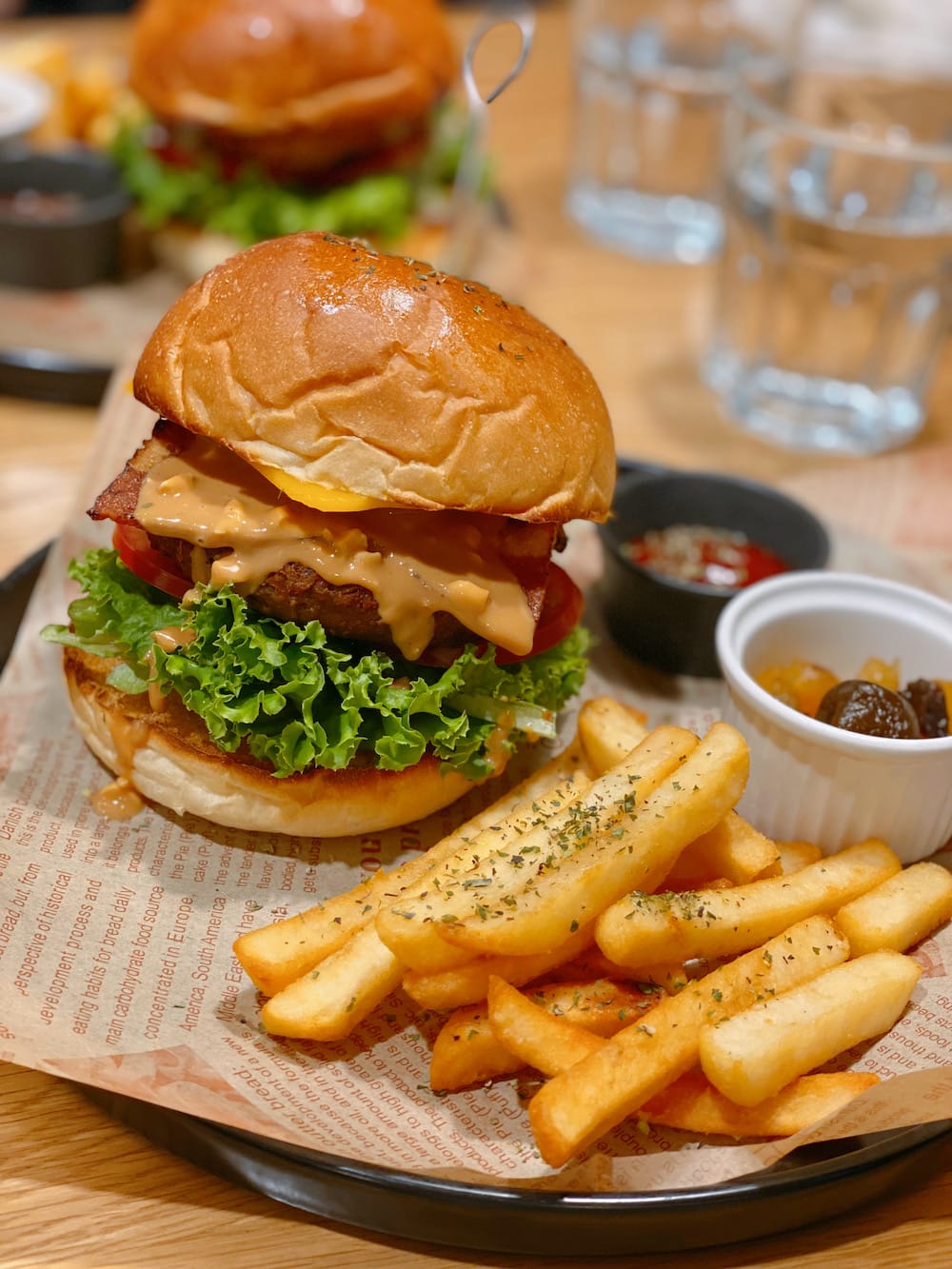 [台北] 蔬漫小姐回憶重現～未來肉漢堡與紅寶石果汁，美味依舊｜信義區蔬食