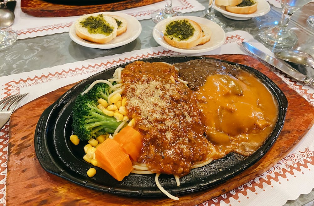 [台北] 新卡莎素食西餐廳，藏在深色門窗後的美味驚喜｜鐵板牛排 公館素食