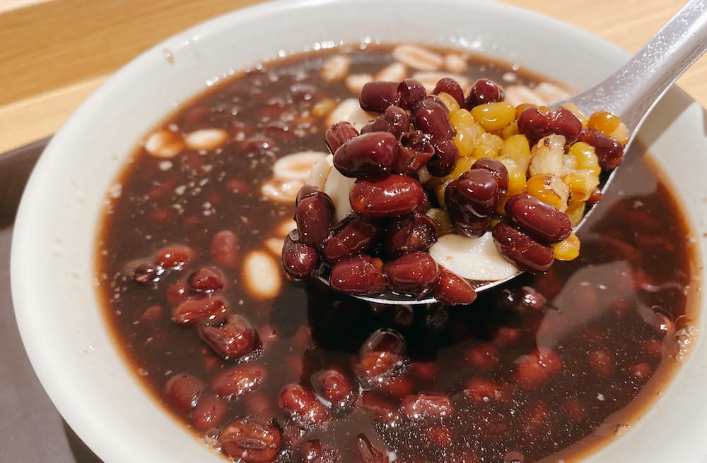 [新北] 三芝好地方小吃店古早味豆花｜豆乳豆花與紅豆湯，甜到心坎裡？