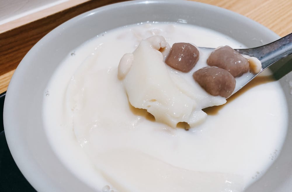 [新北] 三芝好地方小吃店古早味豆花｜豆乳豆花與紅豆湯，甜到心坎裡？