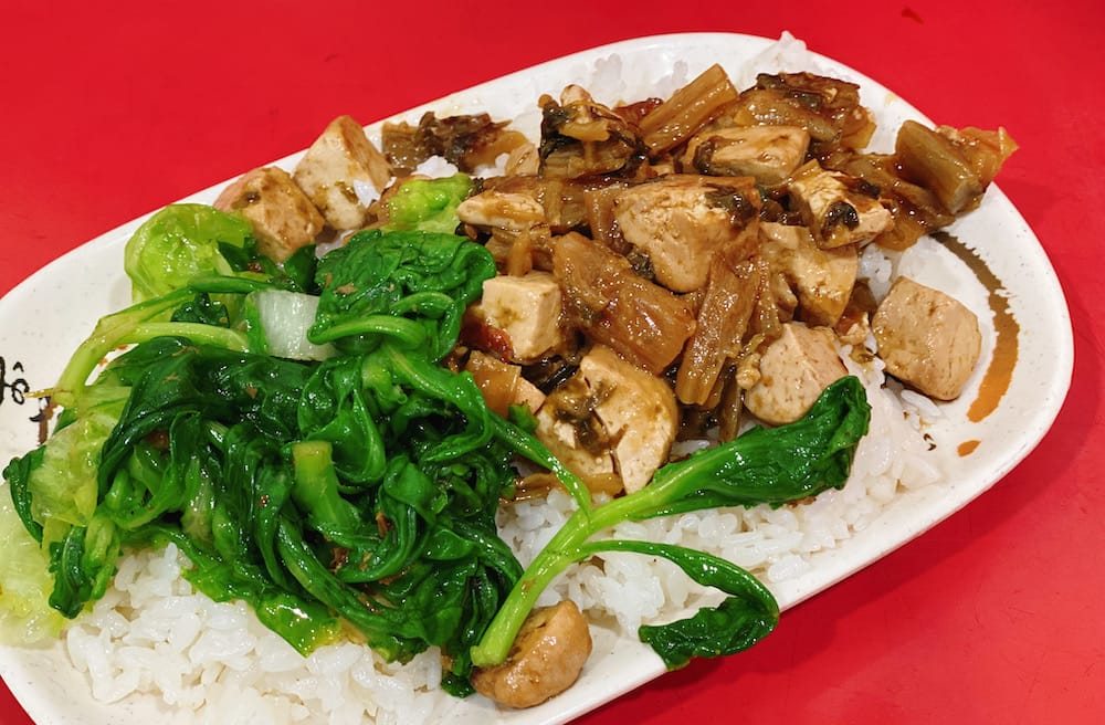 [台北] 品香素食，銅板價也能飽足！從蚵仔煎蓋飯到麻辣臭豆腐
