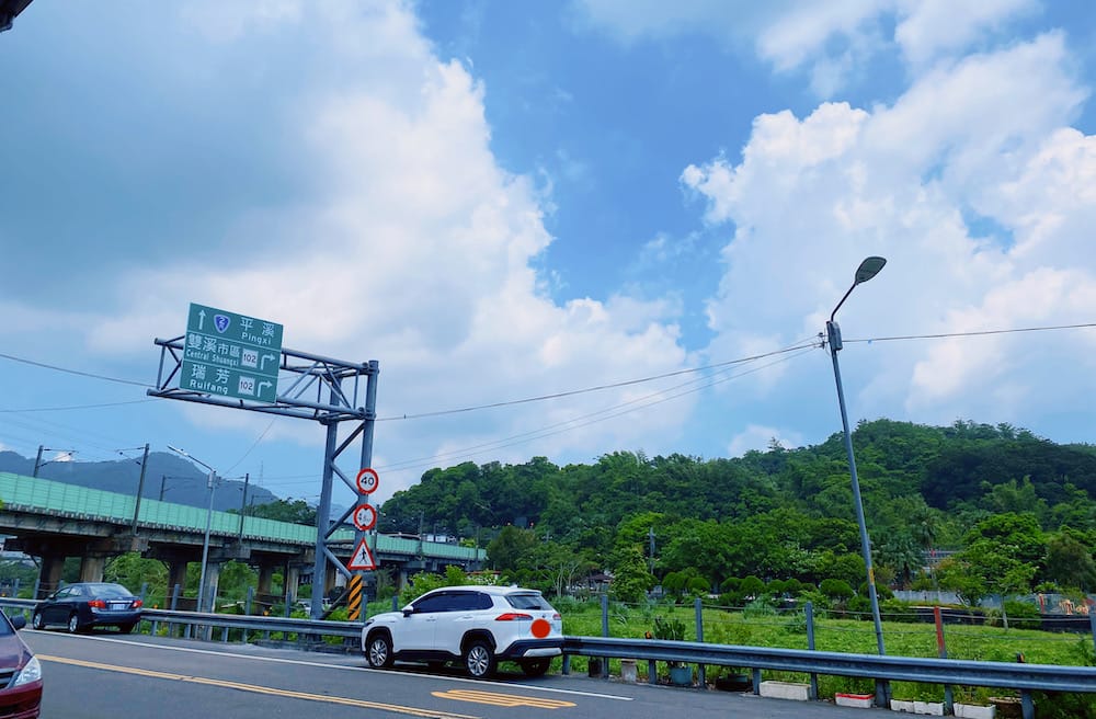 [新北] 被大自然包圍的秘密書店：翫雙溪書苑，古道旁的文青基地