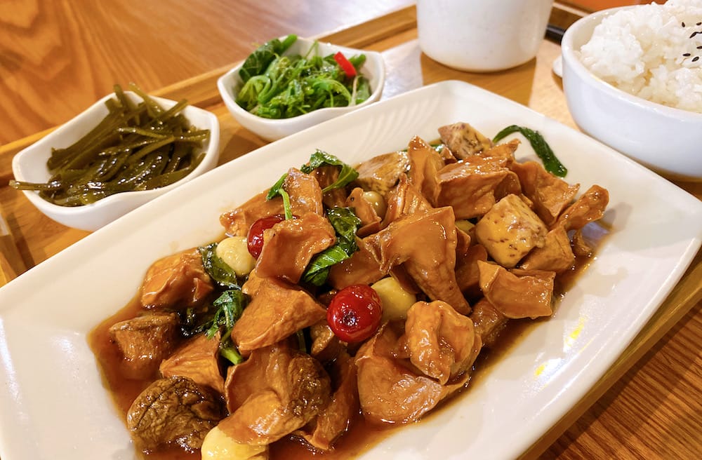 [新北] 素食堂 – 素德食堂｜讓人微笑的用餐時光｜捷運三重站 蔬食