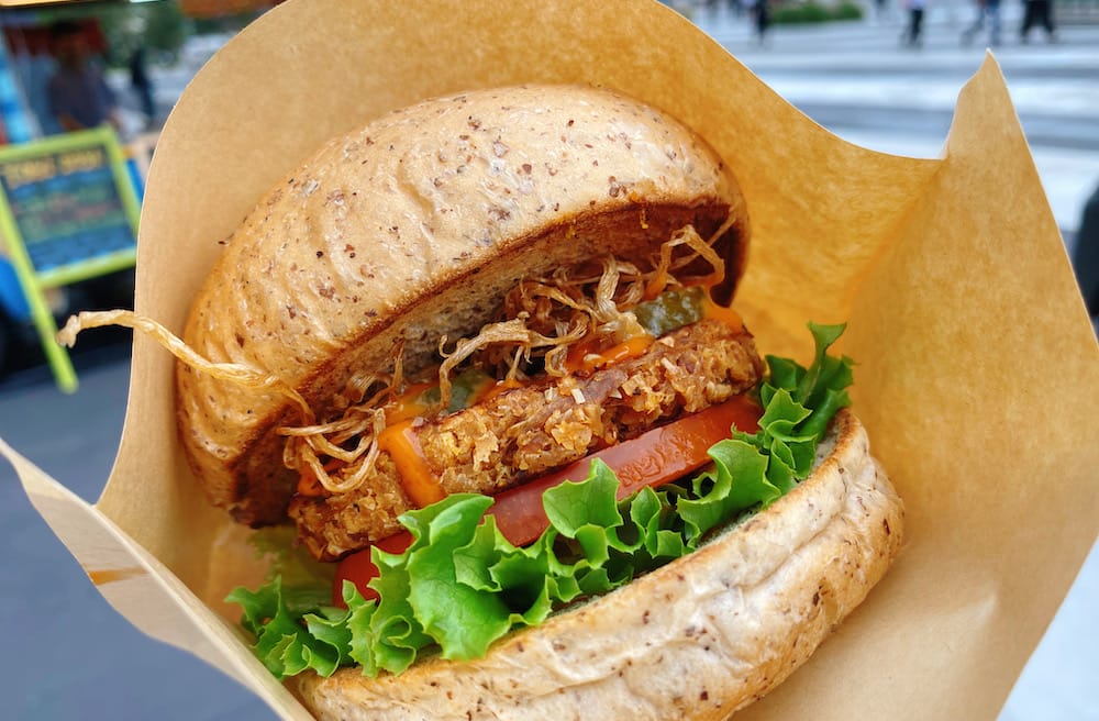 這台行動餐車太香了！給V趴趴走 x 給V漢堡｜無肉蔬食，南洋風味料理