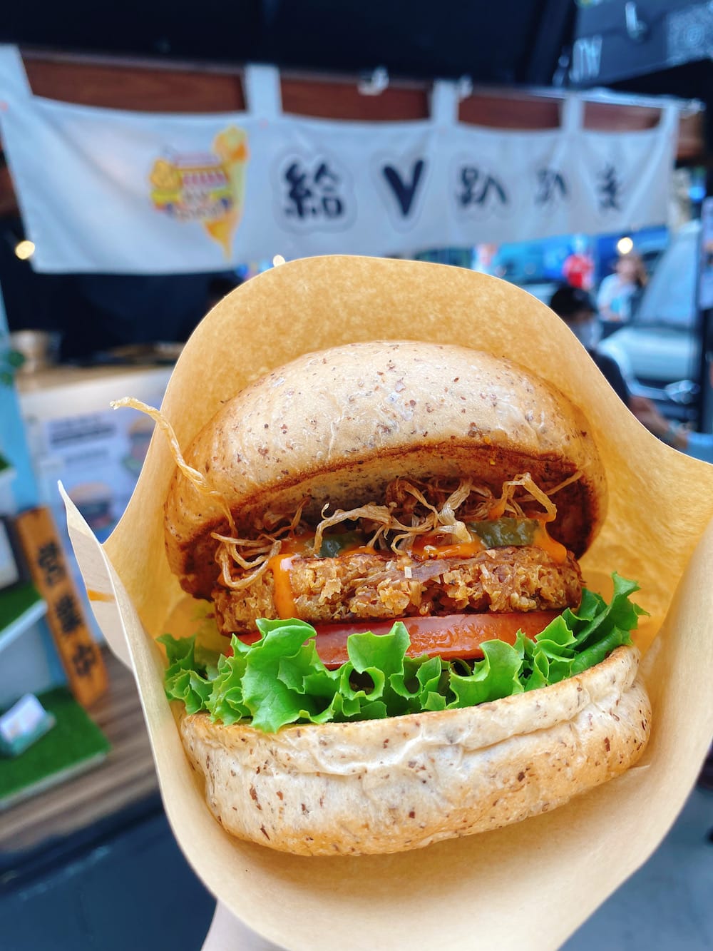 這台行動餐車太香了！給V趴趴走 x 給V漢堡｜無肉蔬食，南洋風味料理