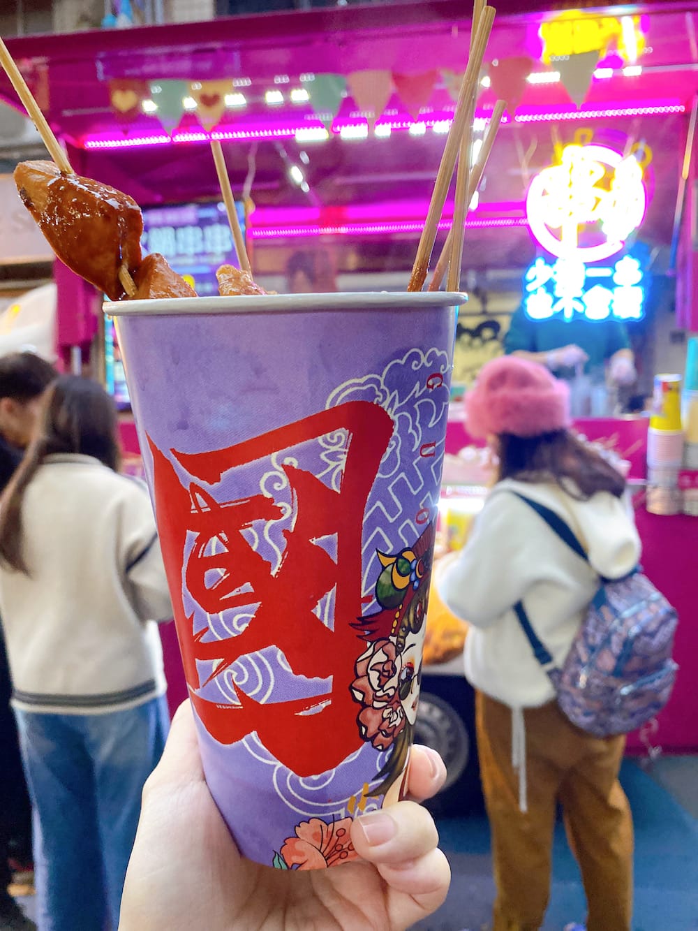 素食小夜市吃「火鍋串串」，DIY自己挑食材很有趣