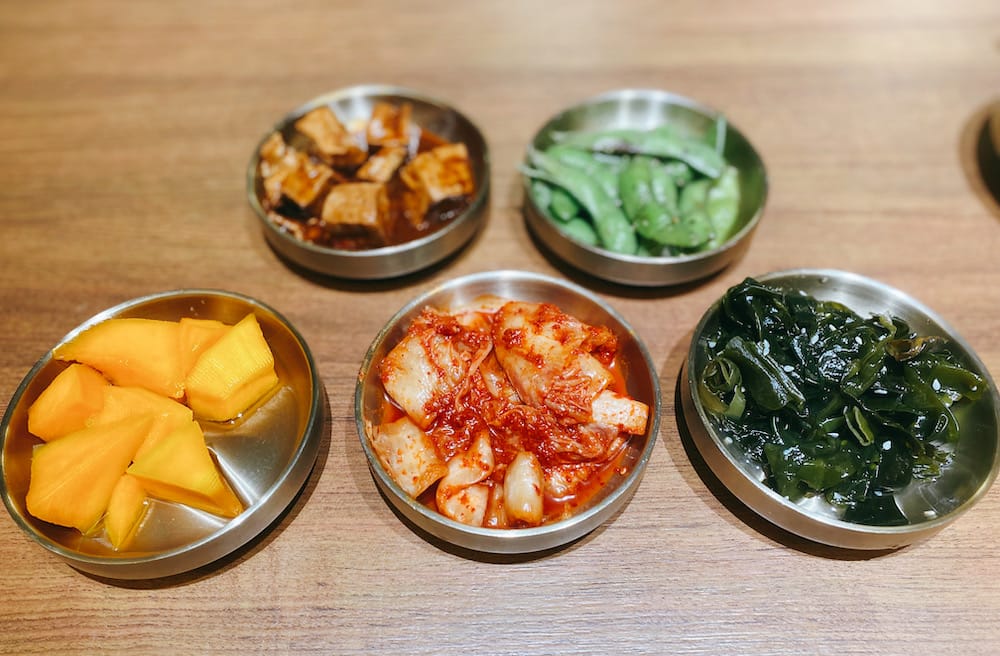 [台北] Yache 韓式蔬食信義店，一個人也能好好吃頓韓式蔬食｜Dream Plaza