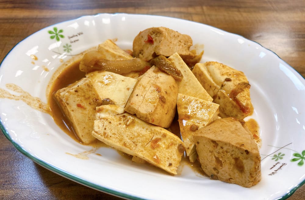 [新北] 慈真美素館｜百元鐵板麵份量足，拌勻吃更美味！泰山