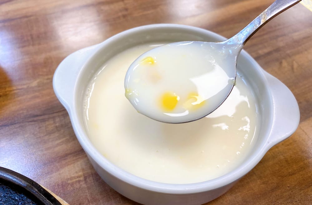 [新北] 慈真美素館｜百元鐵板麵份量足，拌勻吃更美味！泰山