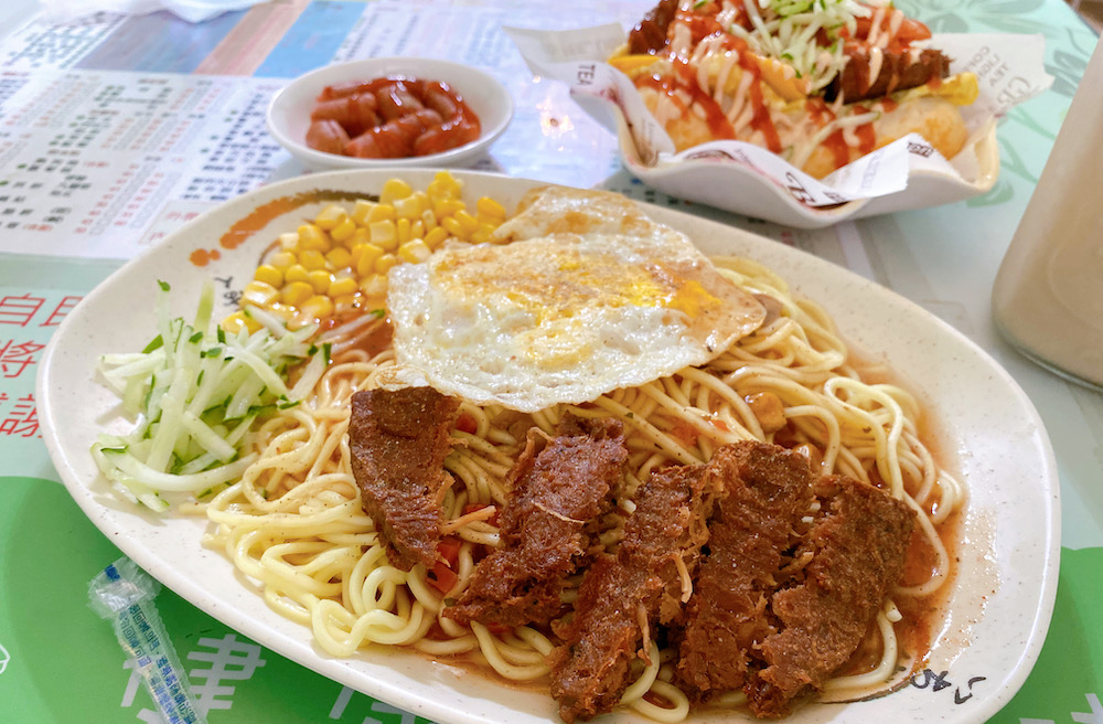 [新北] 綠元素蔬食早午餐｜素神戶牛排鐵板麵，吃飽逛鶯歌老街，星巴克特色門市