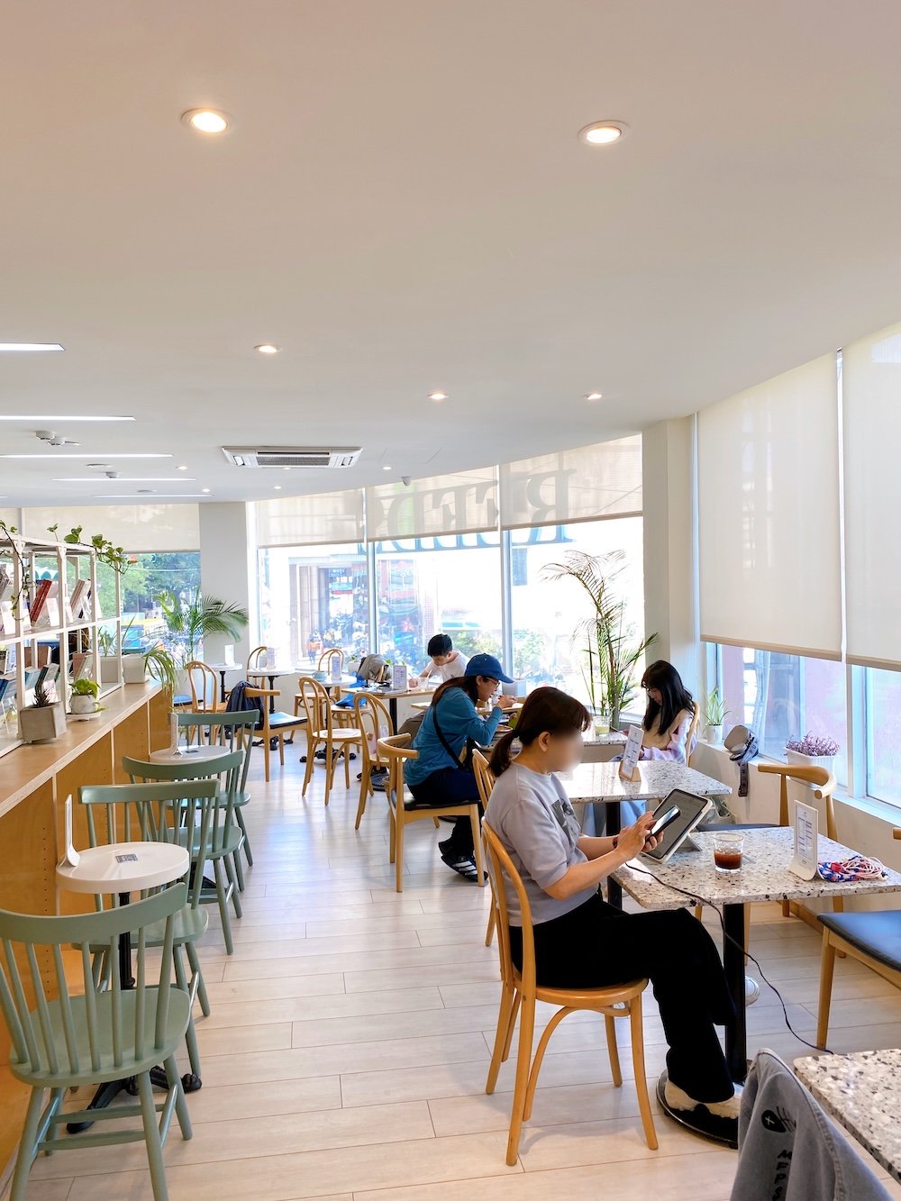 [台北] Reeds Coffee & Bakery｜咖啡與書香間，一個寧靜的午後