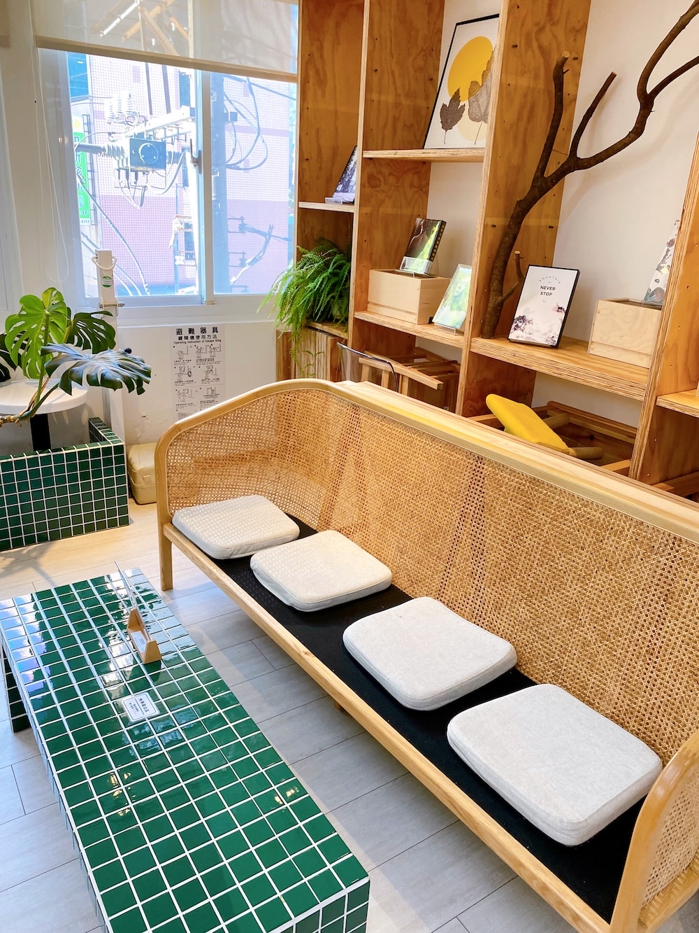 [台北] Reeds Coffee & Bakery｜咖啡與書香間，一個寧靜的午後