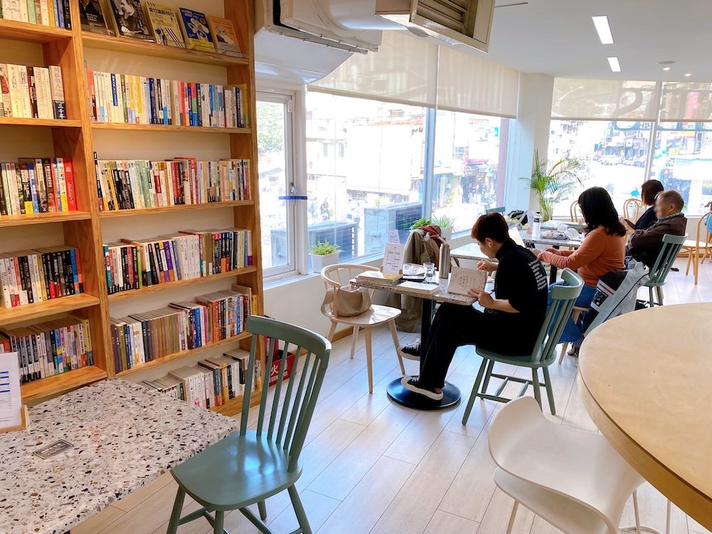 [台北] Reeds Coffee & Bakery｜咖啡與書香間，一個寧靜的午後