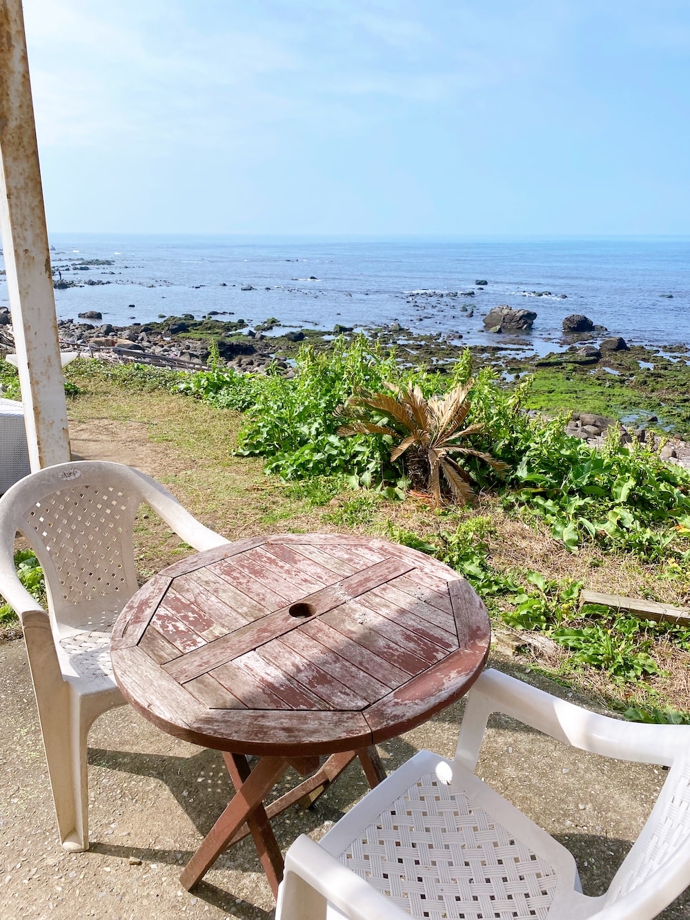 [新北] 鹿邊咖啡 Deer cafe｜離海最近的距離！白天的湛藍大海，入夜後的浪漫星空