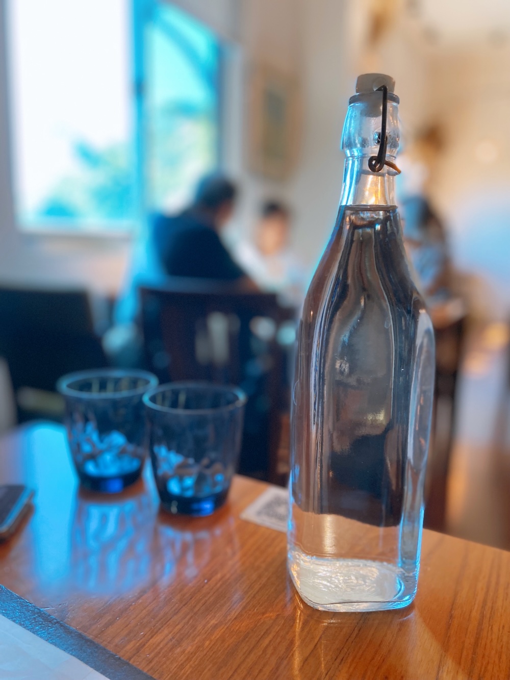 [台北] 竹子湖秘境咖啡廳｜山上聊 Whisper Hill Café｜靠窗座位的山景時光